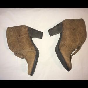 Clark’s Women Booties Size 8M